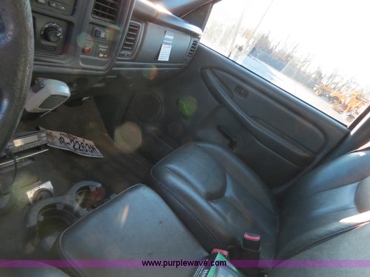 image for item F4366 2003 Chevrolet Silverado 3500 service truck