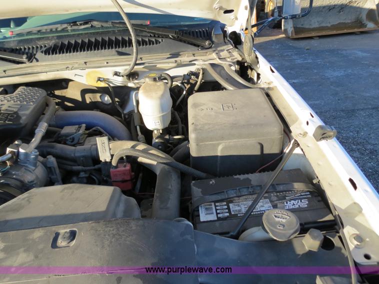 image for item F4366 2003 Chevrolet Silverado 3500 service truck