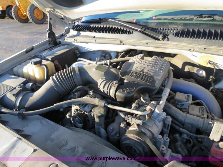 image for item F4366 2003 Chevrolet Silverado 3500 service truck