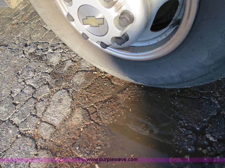 image for item F4366 2003 Chevrolet Silverado 3500 service truck