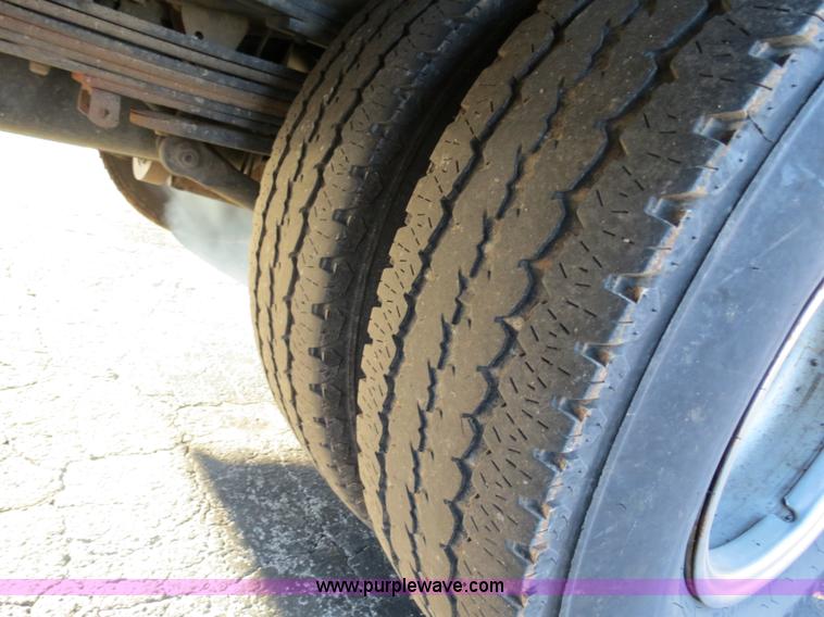 image for item F4366 2003 Chevrolet Silverado 3500 service truck