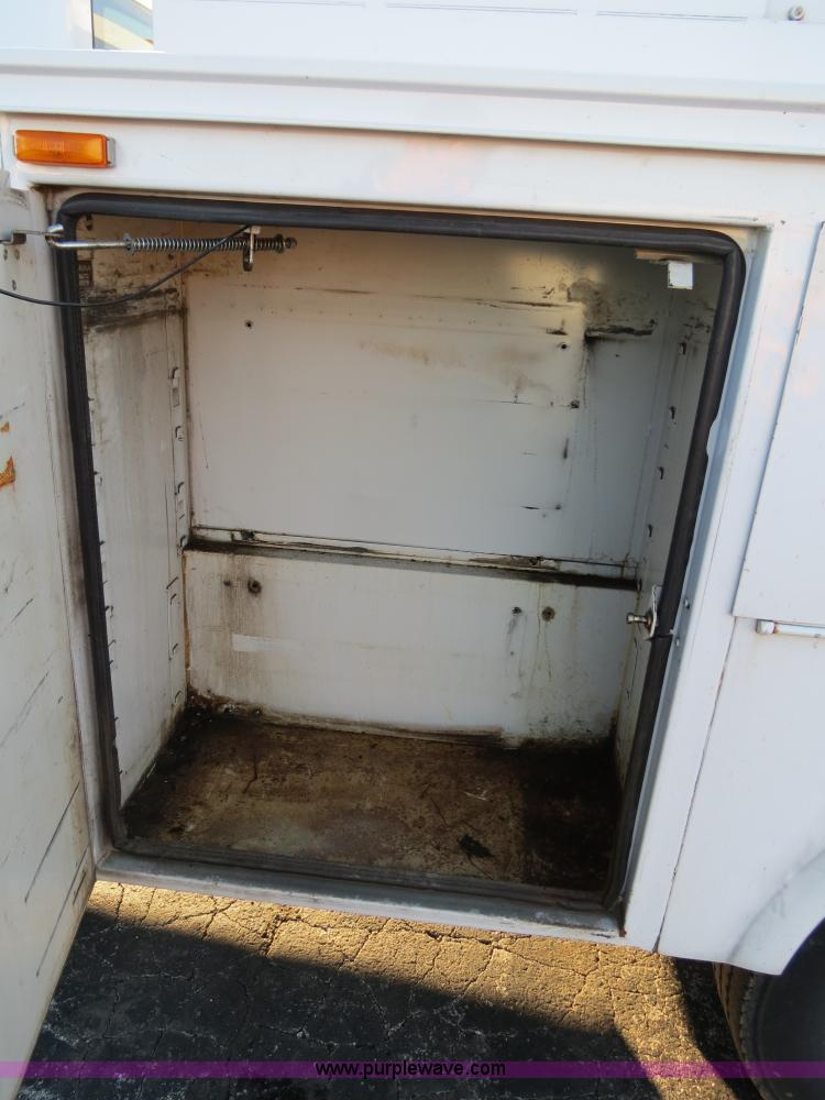 image for item F4366 2003 Chevrolet Silverado 3500 service truck