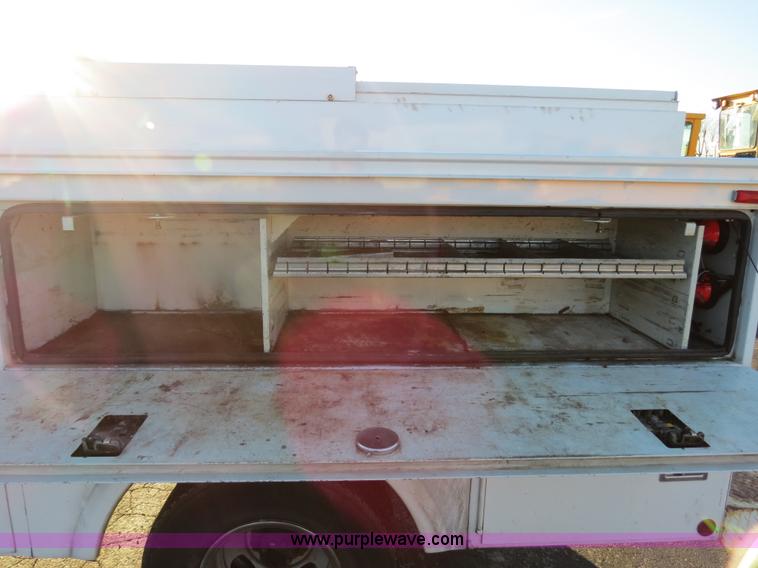 image for item F4366 2003 Chevrolet Silverado 3500 service truck