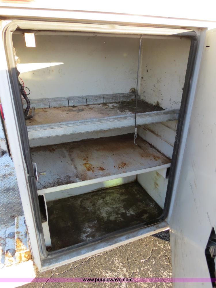 image for item F4366 2003 Chevrolet Silverado 3500 service truck