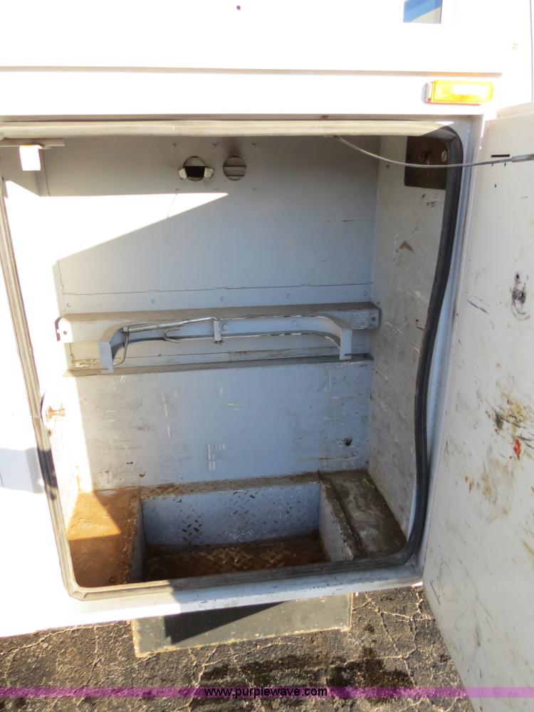 image for item F4366 2003 Chevrolet Silverado 3500 service truck