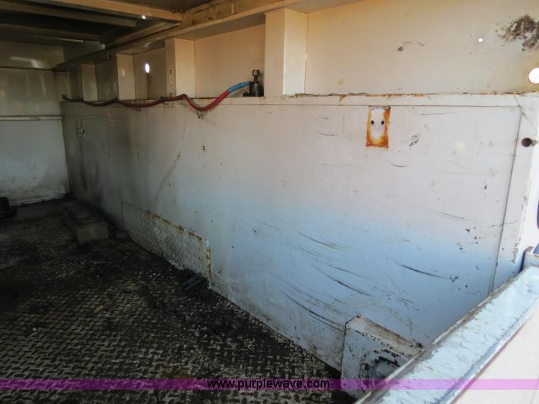 image for item F4366 2003 Chevrolet Silverado 3500 service truck