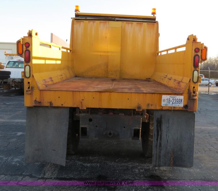 image for item F4369 2002 International 4900 dump truck