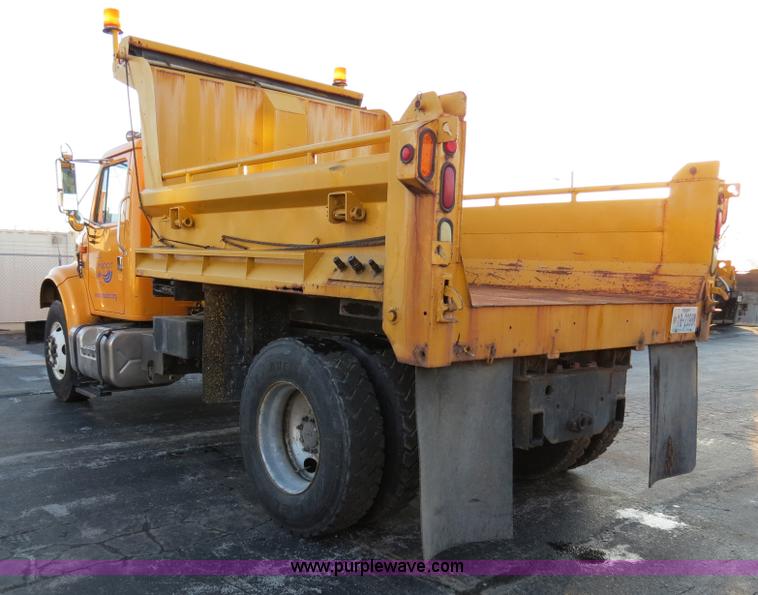 image for item F4369 2002 International 4900 dump truck