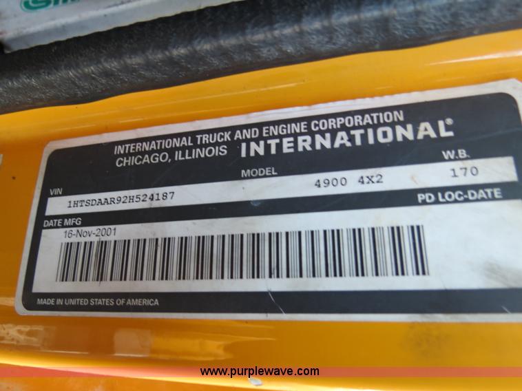 image for item F4369 2002 International 4900 dump truck