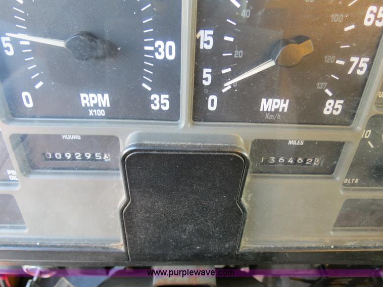 image for item F4369 2002 International 4900 dump truck