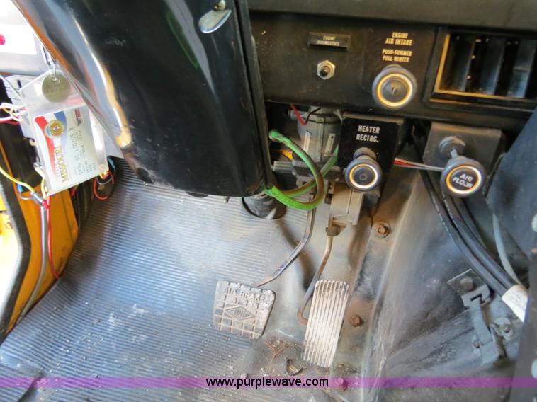 image for item F4369 2002 International 4900 dump truck