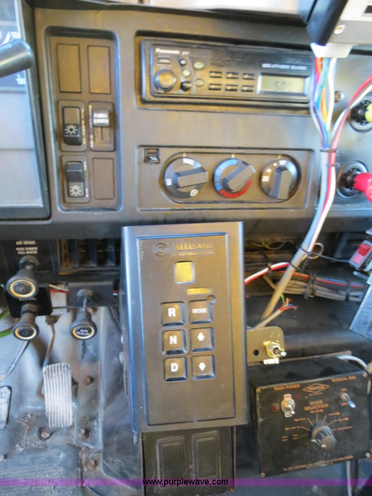 image for item F4369 2002 International 4900 dump truck