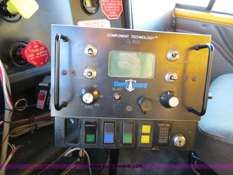 image for item F4369 2002 International 4900 dump truck