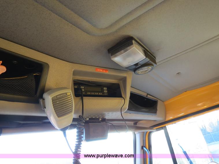 image for item F4369 2002 International 4900 dump truck