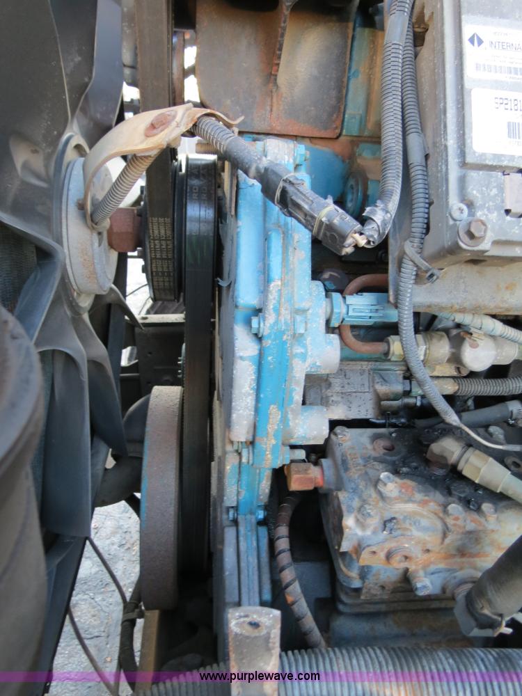 image for item F4369 2002 International 4900 dump truck