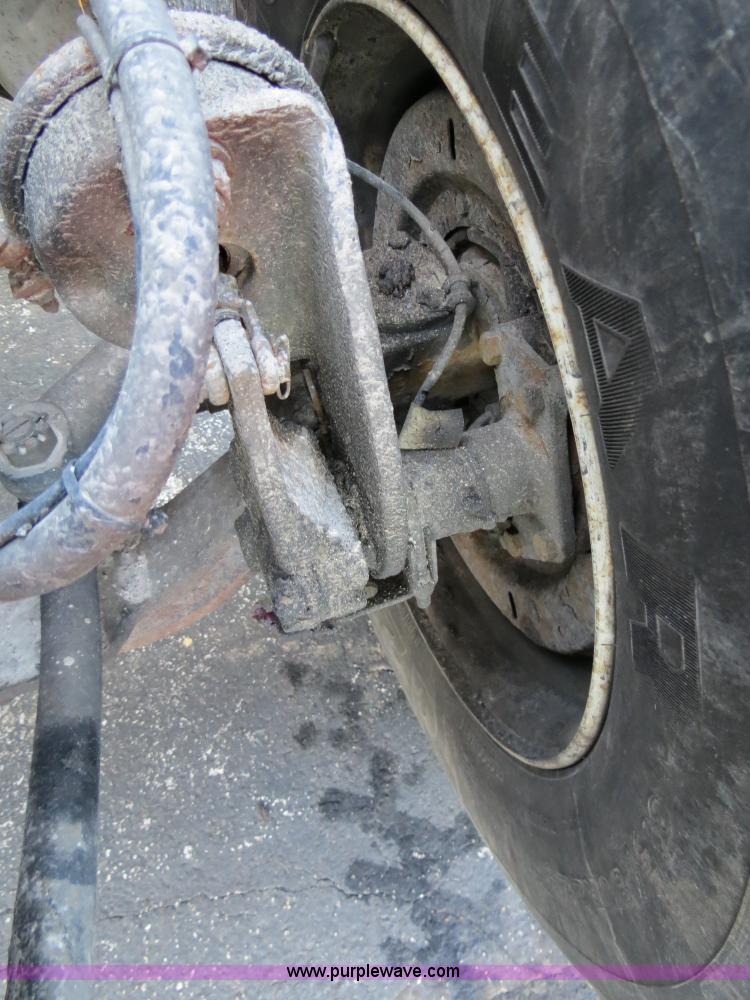 image for item F4369 2002 International 4900 dump truck