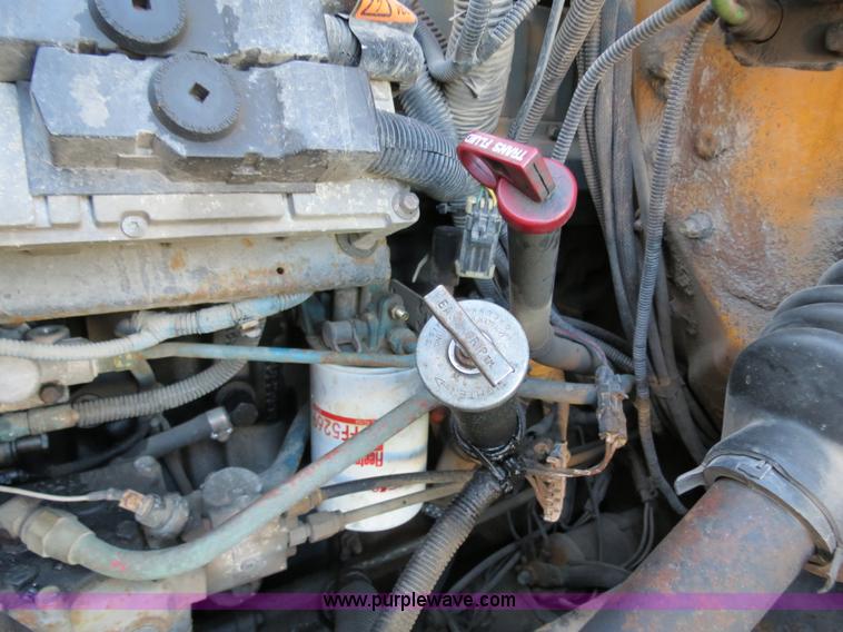 image for item F4369 2002 International 4900 dump truck