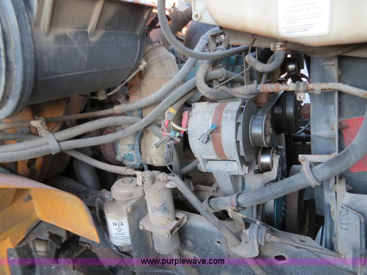 image for item F4369 2002 International 4900 dump truck