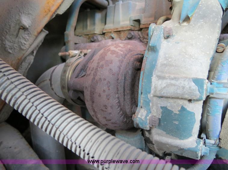 image for item F4369 2002 International 4900 dump truck