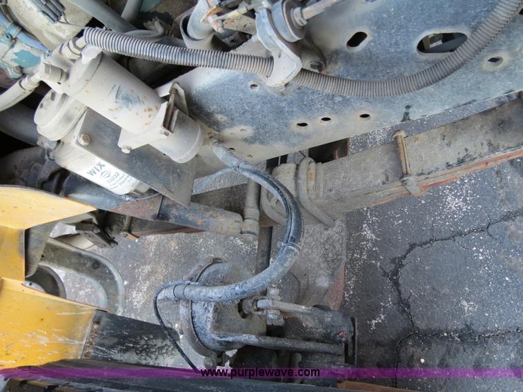 image for item F4369 2002 International 4900 dump truck