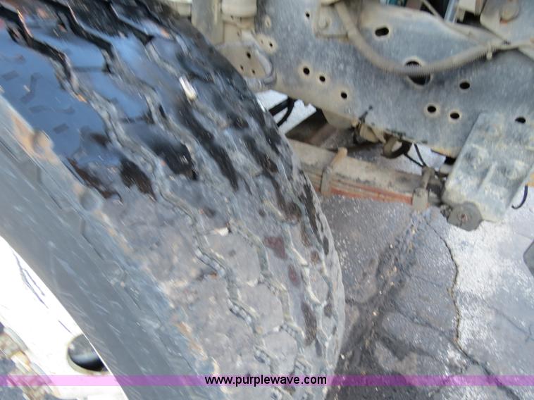 image for item F4369 2002 International 4900 dump truck