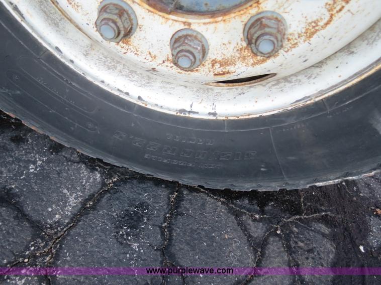 image for item F4369 2002 International 4900 dump truck