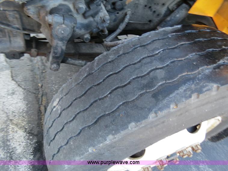 image for item F4369 2002 International 4900 dump truck