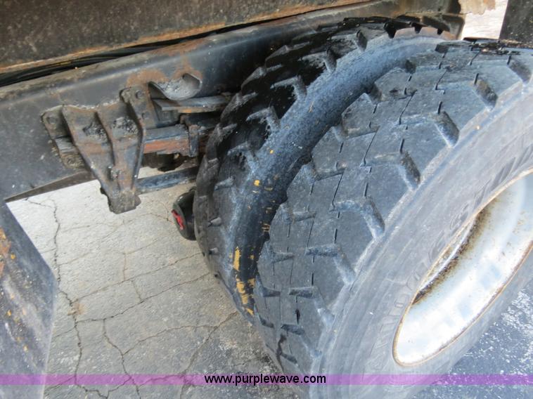 image for item F4369 2002 International 4900 dump truck