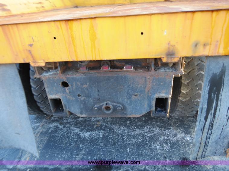 image for item F4369 2002 International 4900 dump truck