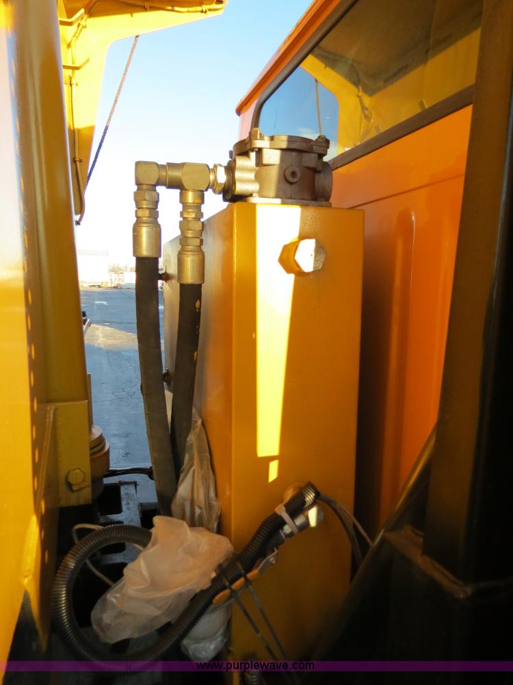 image for item F4369 2002 International 4900 dump truck