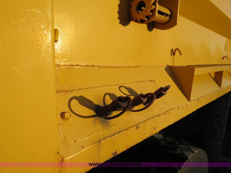 image for item F4369 2002 International 4900 dump truck