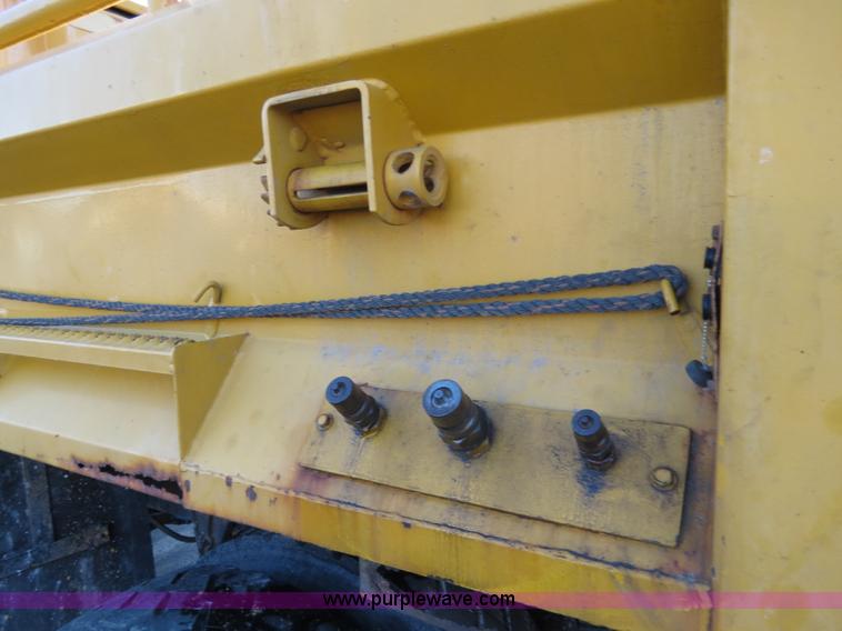 image for item F4369 2002 International 4900 dump truck