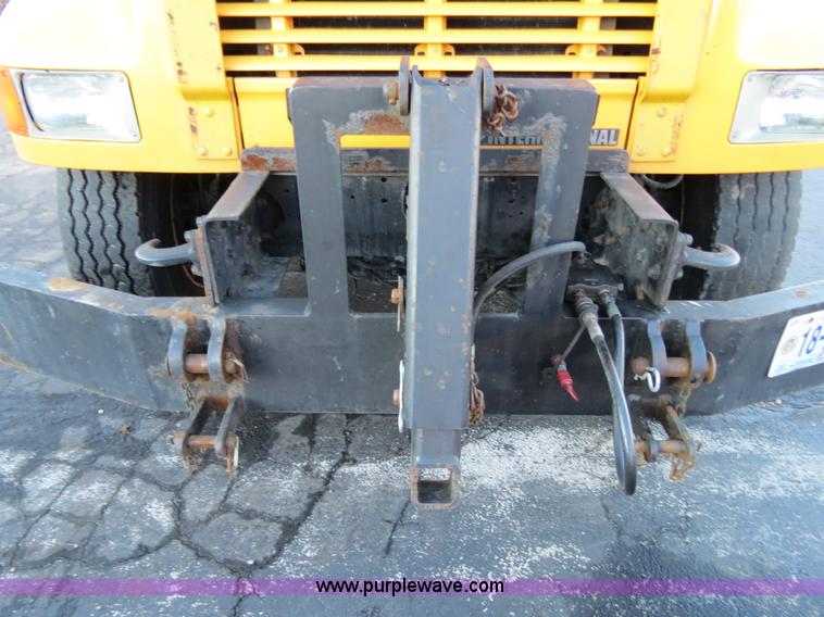 image for item F4369 2002 International 4900 dump truck