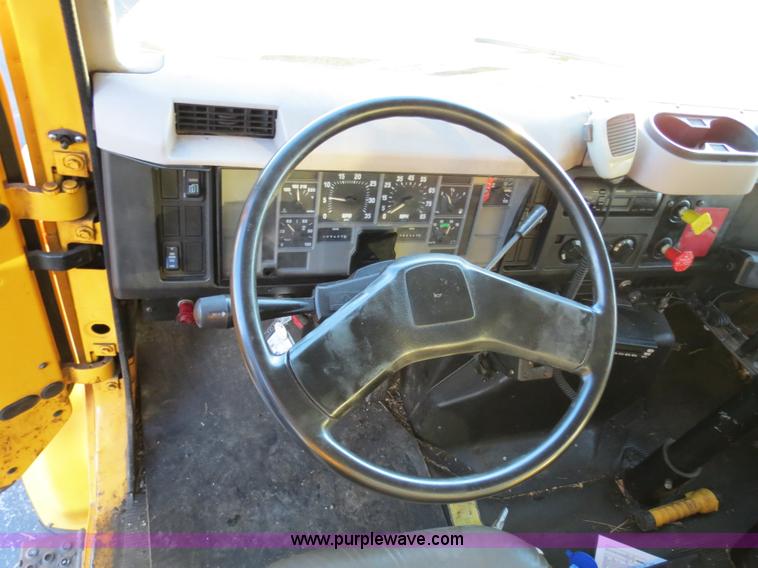 image for item F4370 1997 International 4900 oil distribution truck