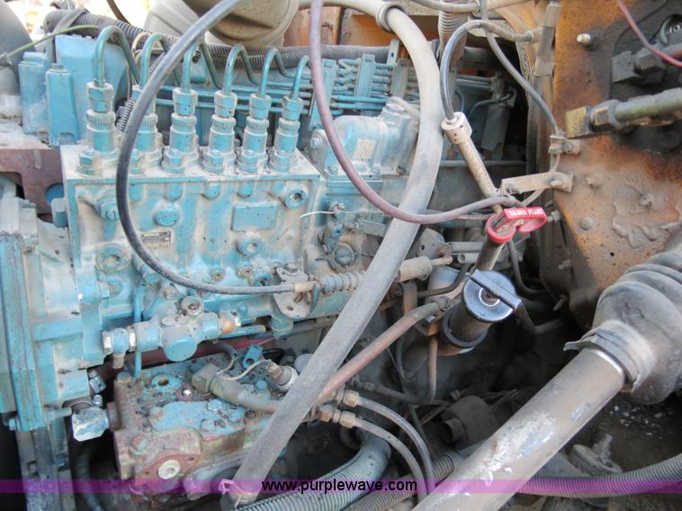 image for item F4370 1997 International 4900 oil distribution truck