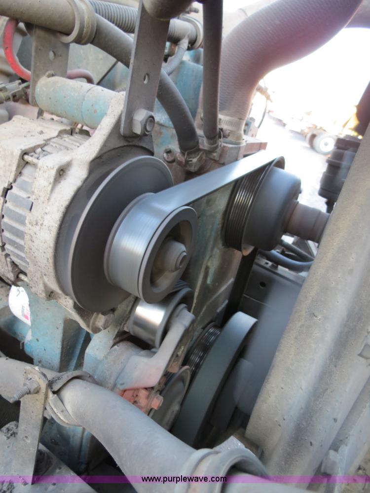 image for item F4370 1997 International 4900 oil distribution truck