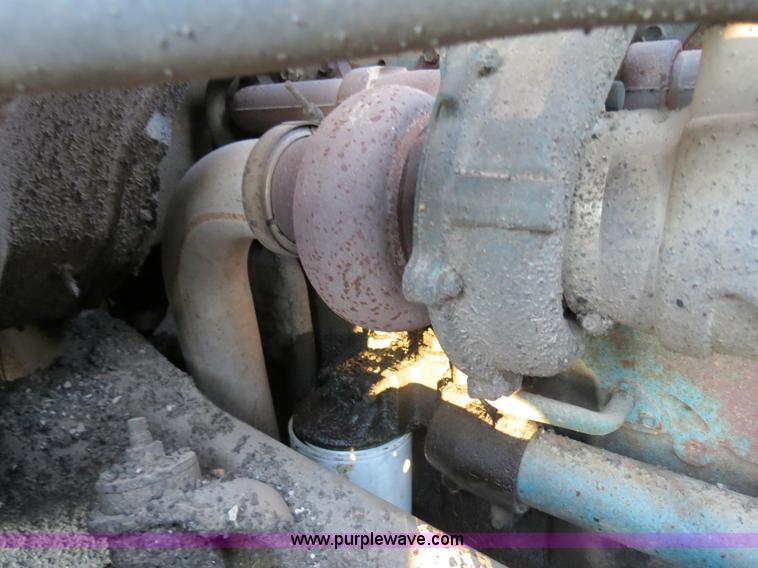 image for item F4370 1997 International 4900 oil distribution truck