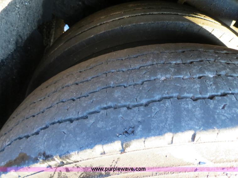 image for item F4370 1997 International 4900 oil distribution truck