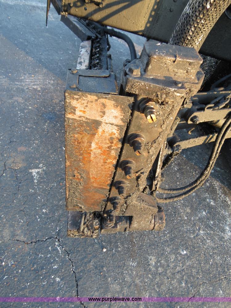 image for item F4370 1997 International 4900 oil distribution truck