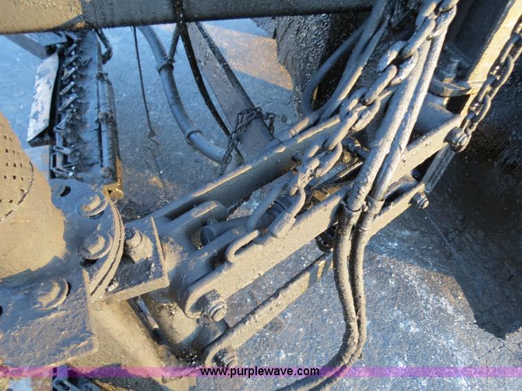 image for item F4370 1997 International 4900 oil distribution truck