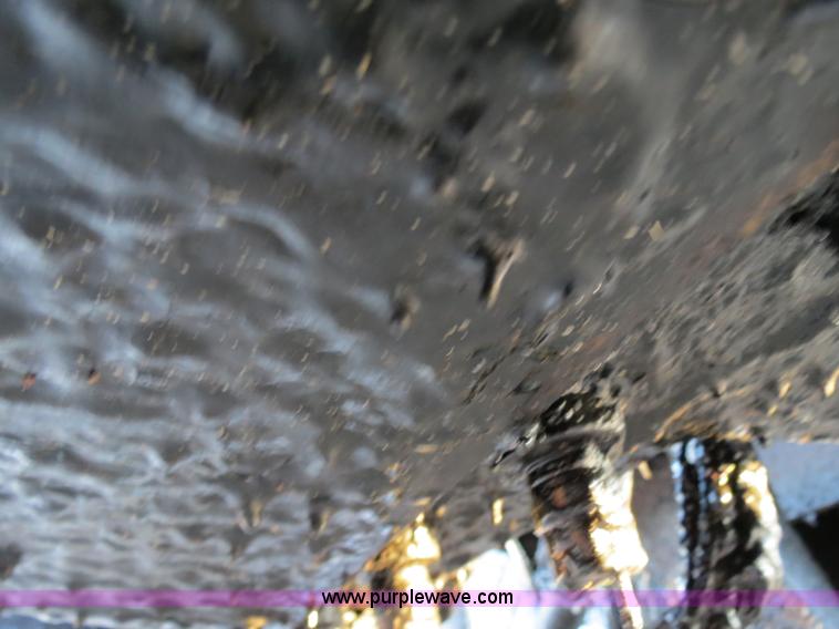 image for item F4370 1997 International 4900 oil distribution truck