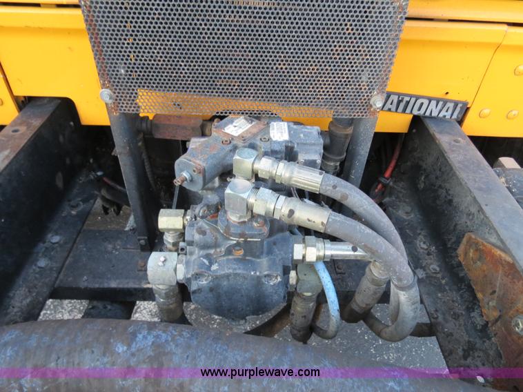 image for item F4370 1997 International 4900 oil distribution truck