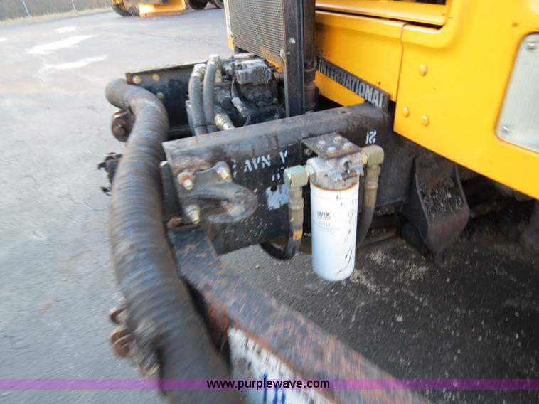 image for item F4370 1997 International 4900 oil distribution truck