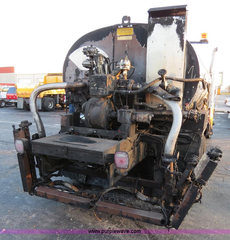 image for item F4371 1996 International 4900 oil distribution truck