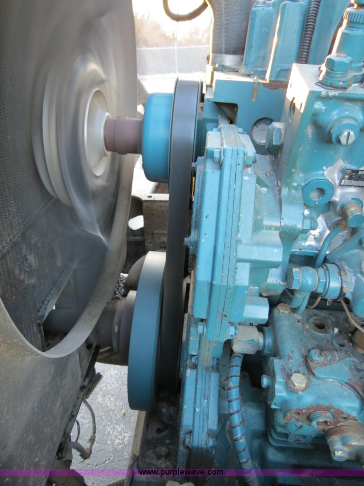 image for item F4371 1996 International 4900 oil distribution truck