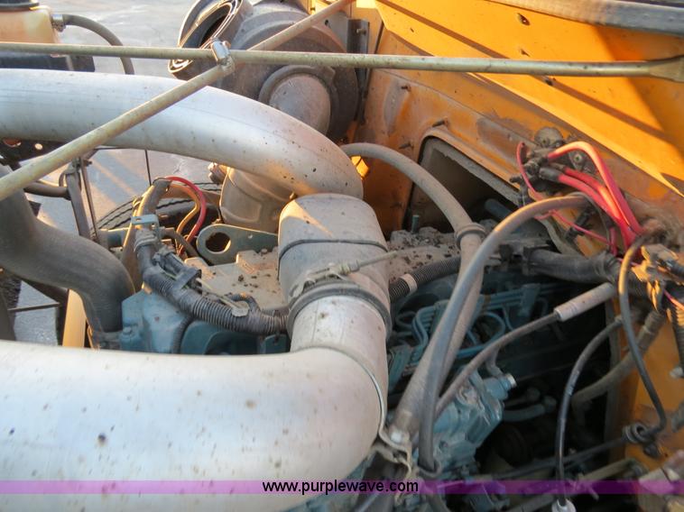 image for item F4371 1996 International 4900 oil distribution truck