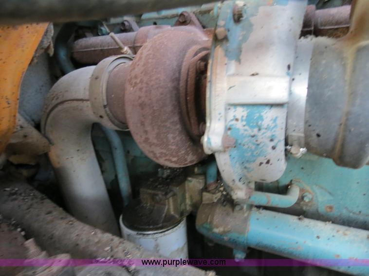 image for item F4371 1996 International 4900 oil distribution truck