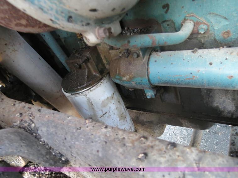 image for item F4371 1996 International 4900 oil distribution truck