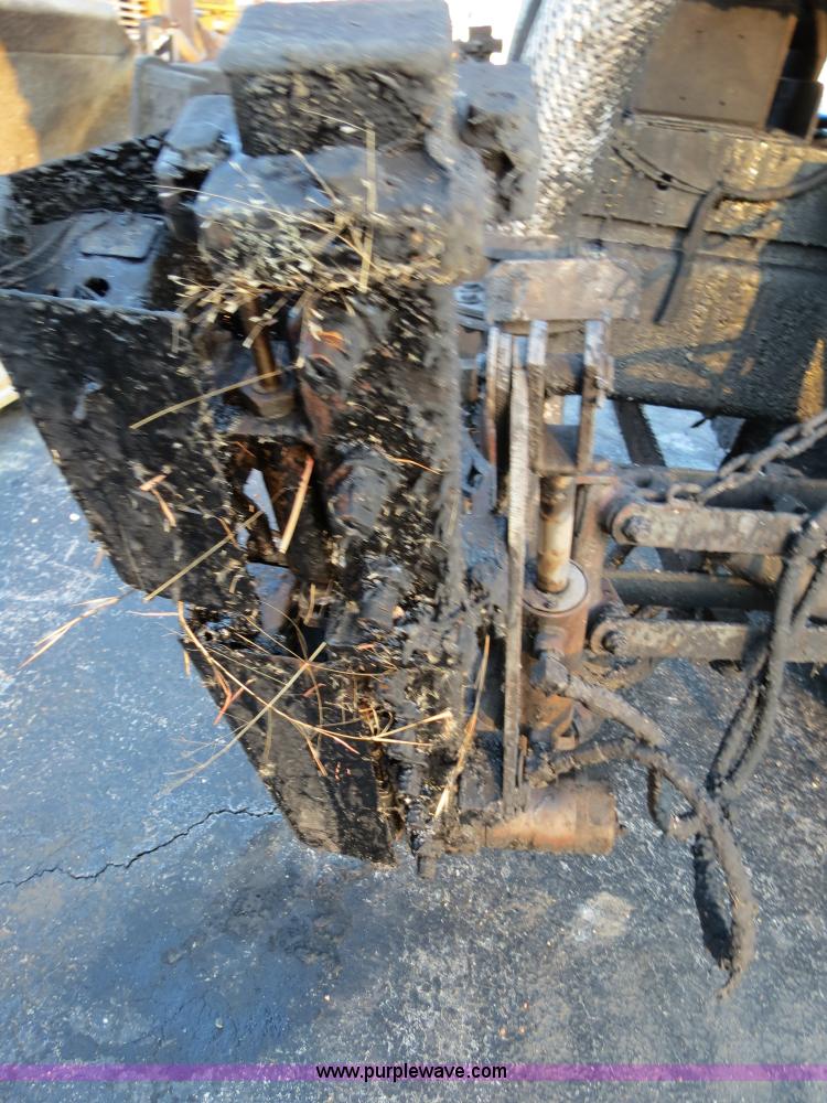 image for item F4371 1996 International 4900 oil distribution truck