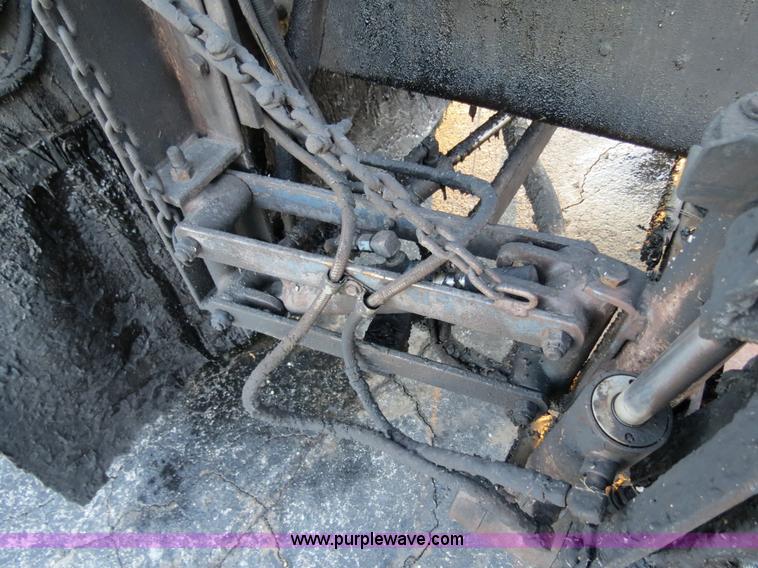 image for item F4371 1996 International 4900 oil distribution truck